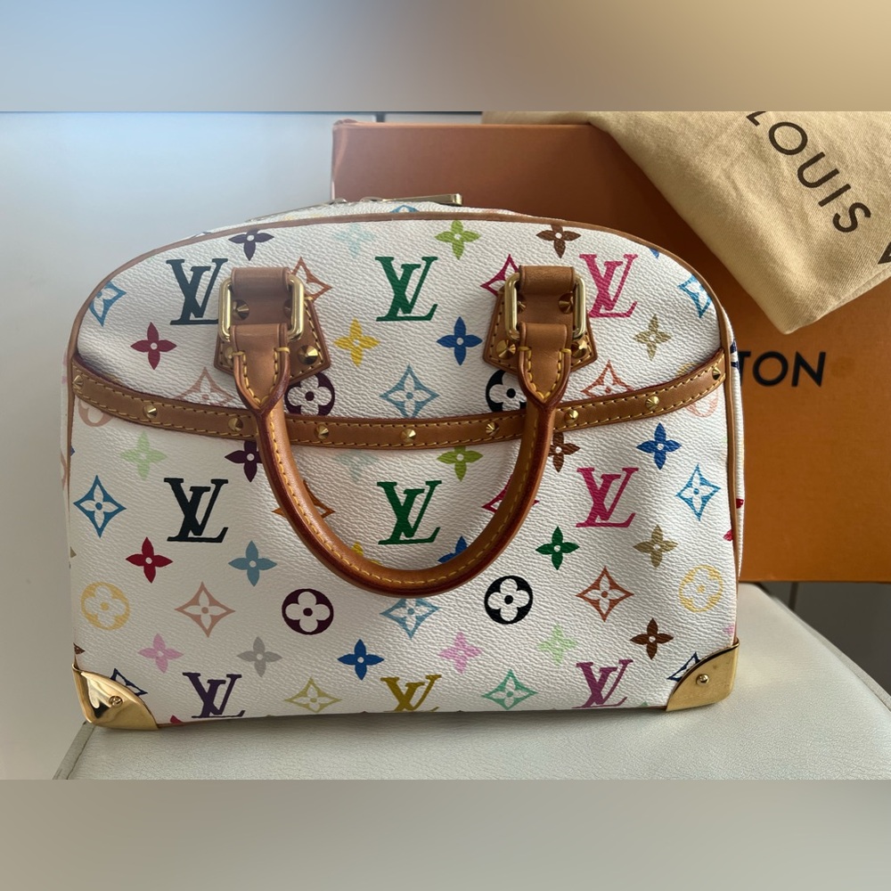 LOUIS VUITTON Murakami
Monogram Multicolor